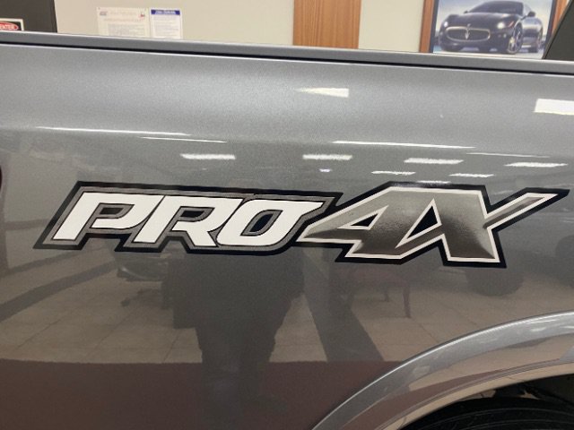 Used 2017 Nissan Titan PRO-4X w/ Pro-4x Convenience Package AWD/4WD image 10