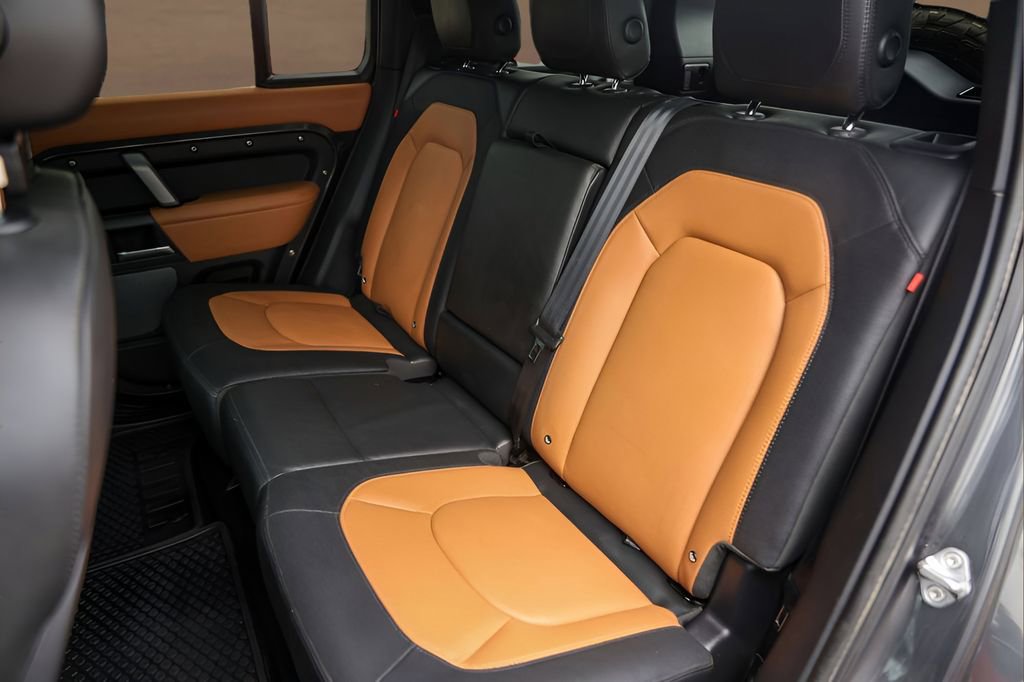 Used 2024 Land Rover Defender 110 X-Dynamic SE image 24
