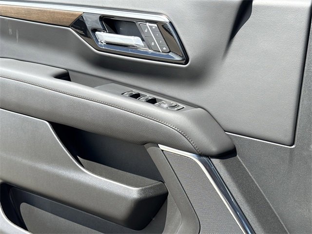 New 2025 Chevrolet Suburban High Country image 24