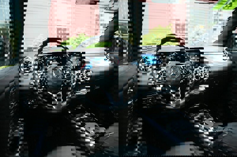 Used 2021 Mercedes-Benz GLA 250 4MATIC w/ Premium Package image 12