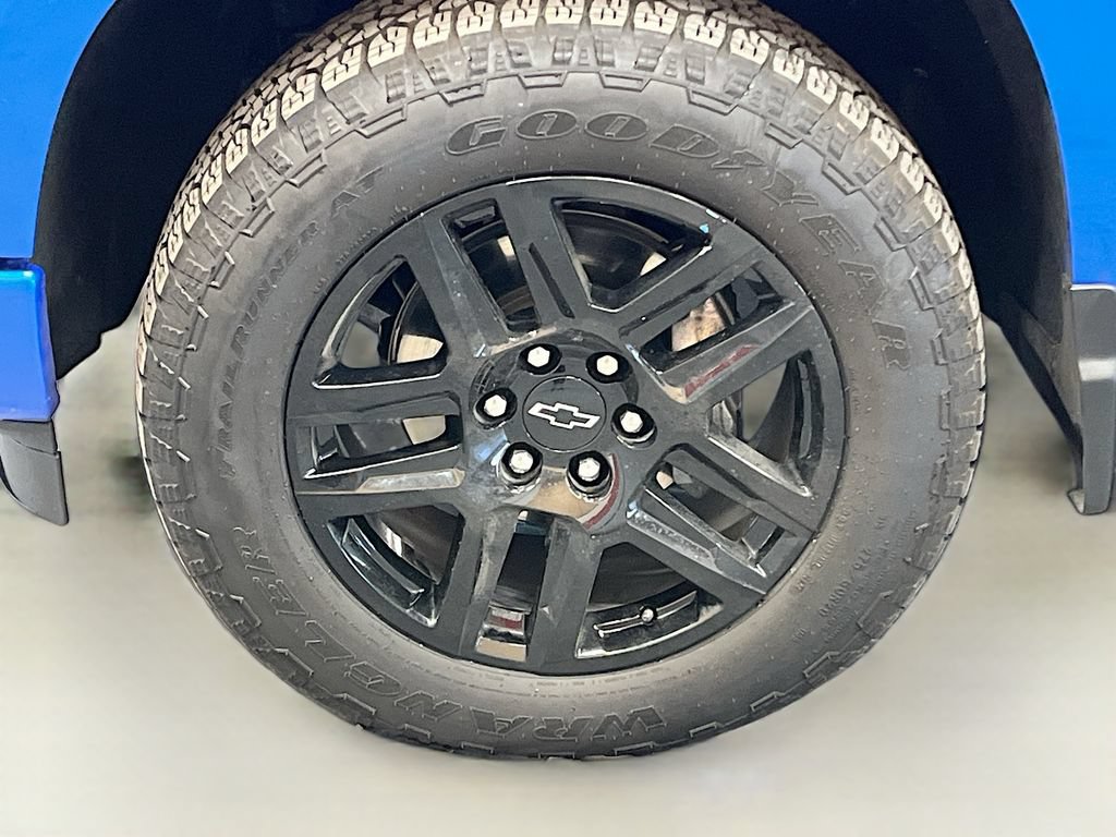 Used 2025 Chevrolet Silverado 1500 RST AWD/4WD image 32