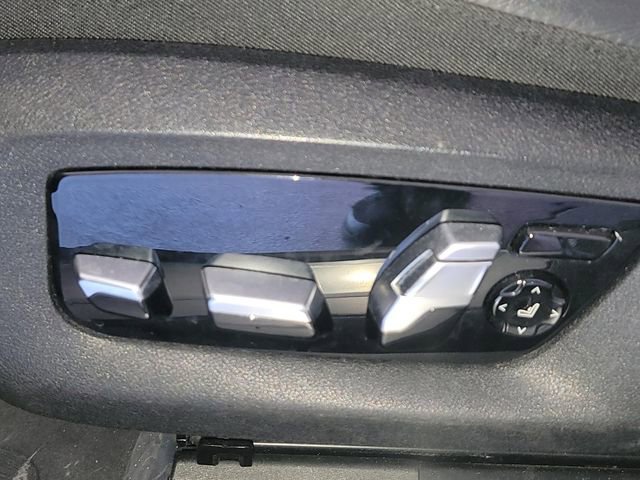 Used 2020 BMW 740i xDrive w/ M Sport Package image 30