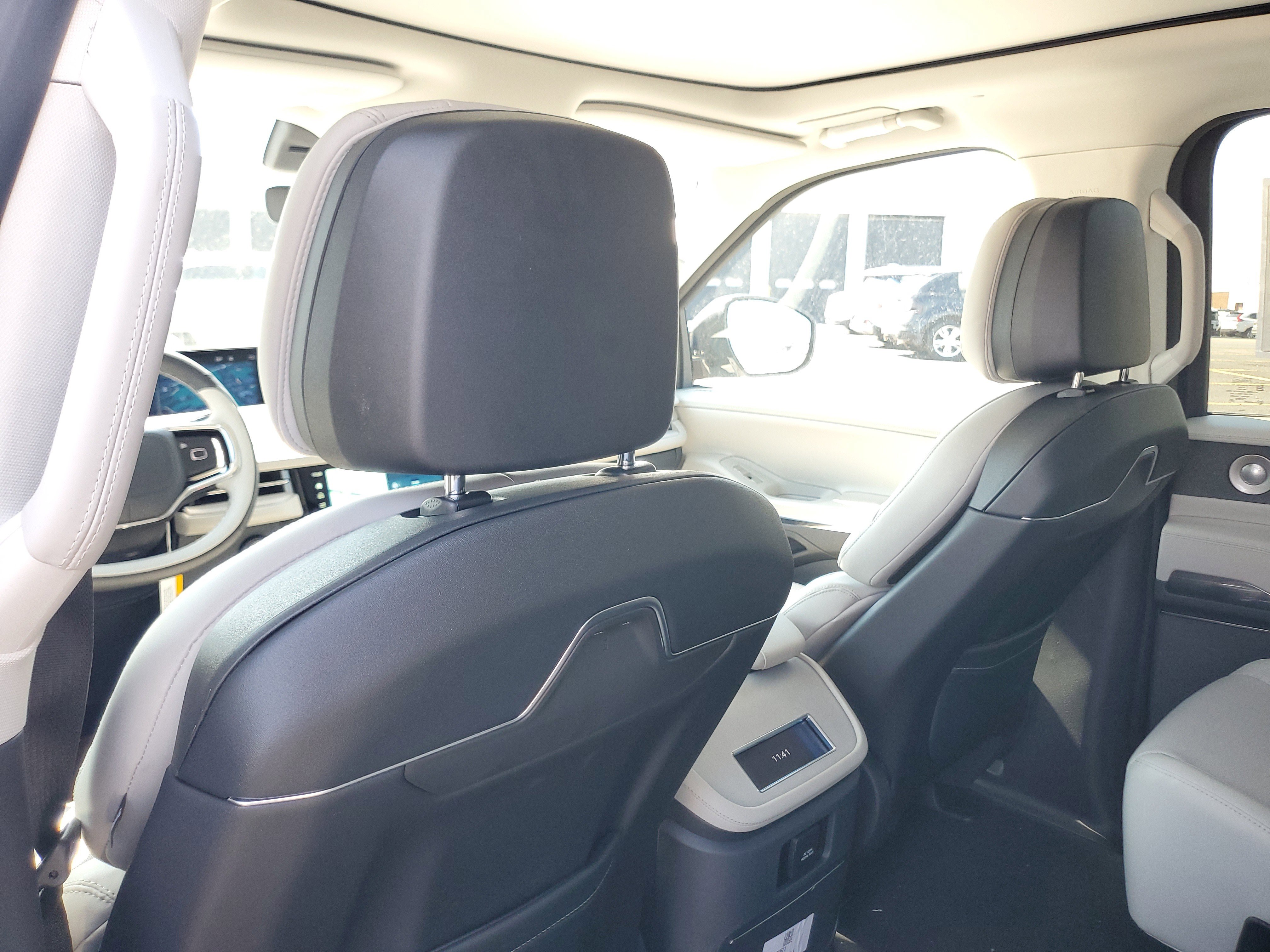 New 2026 Lincoln Navigator Reserve AWD/4WD image 28