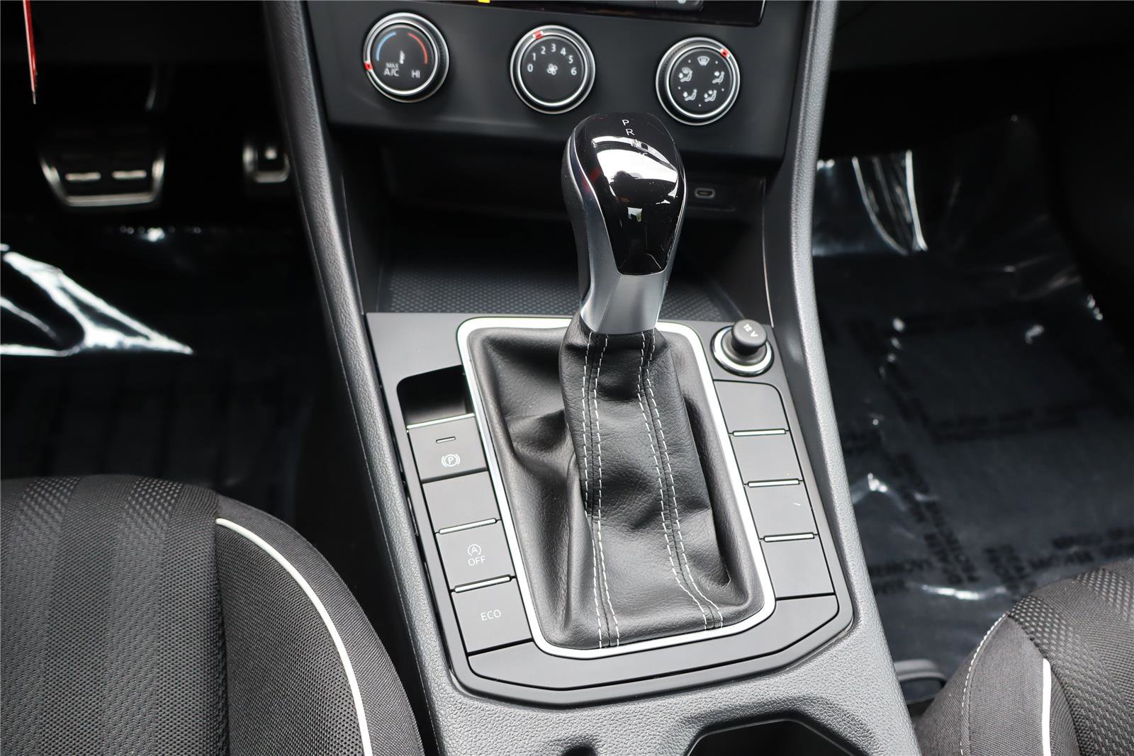 Certified 2024 Volkswagen Jetta Sport FWD image 22