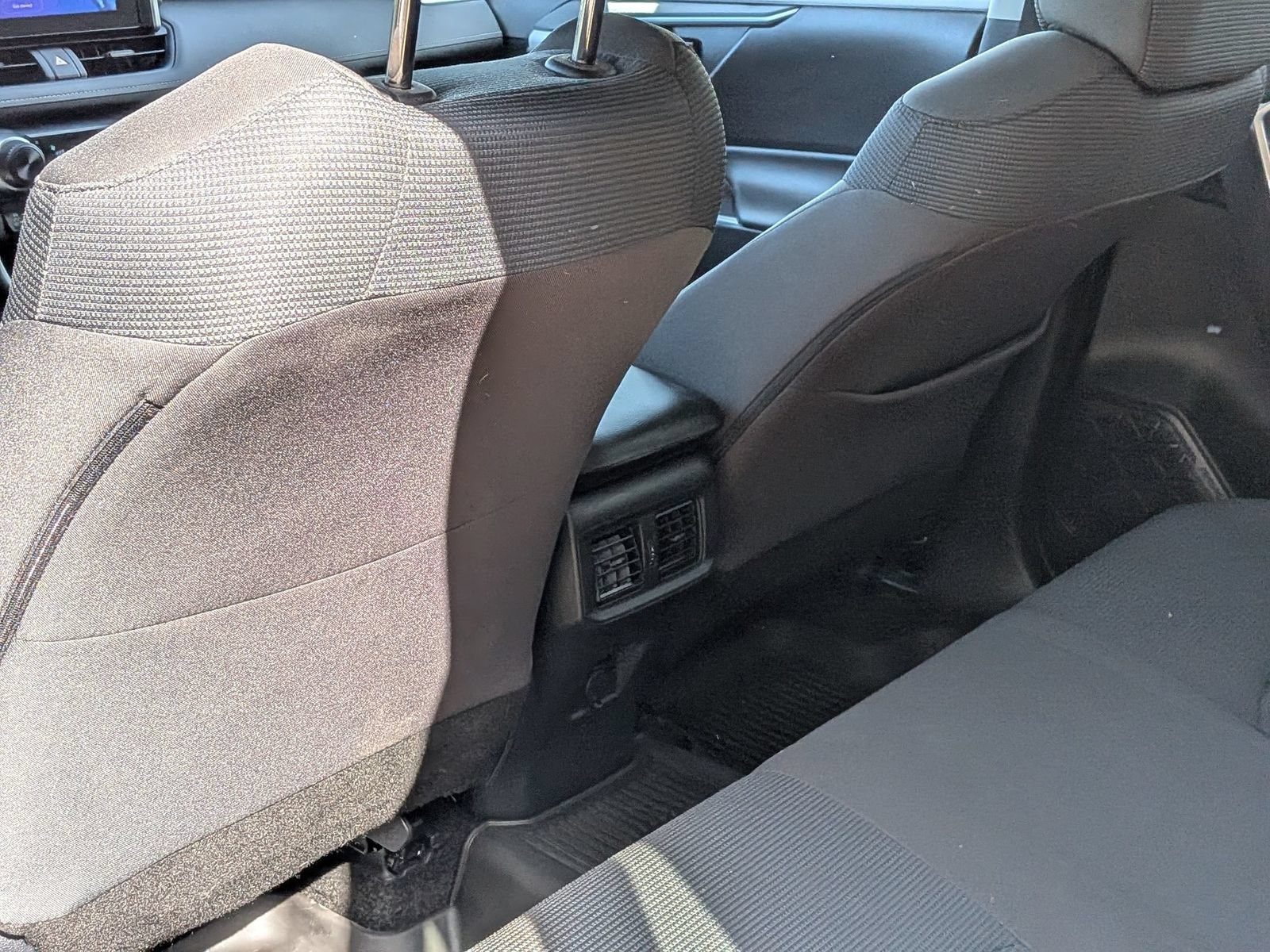 Used 2024 Toyota RAV4 LE AWD/4WD image 27