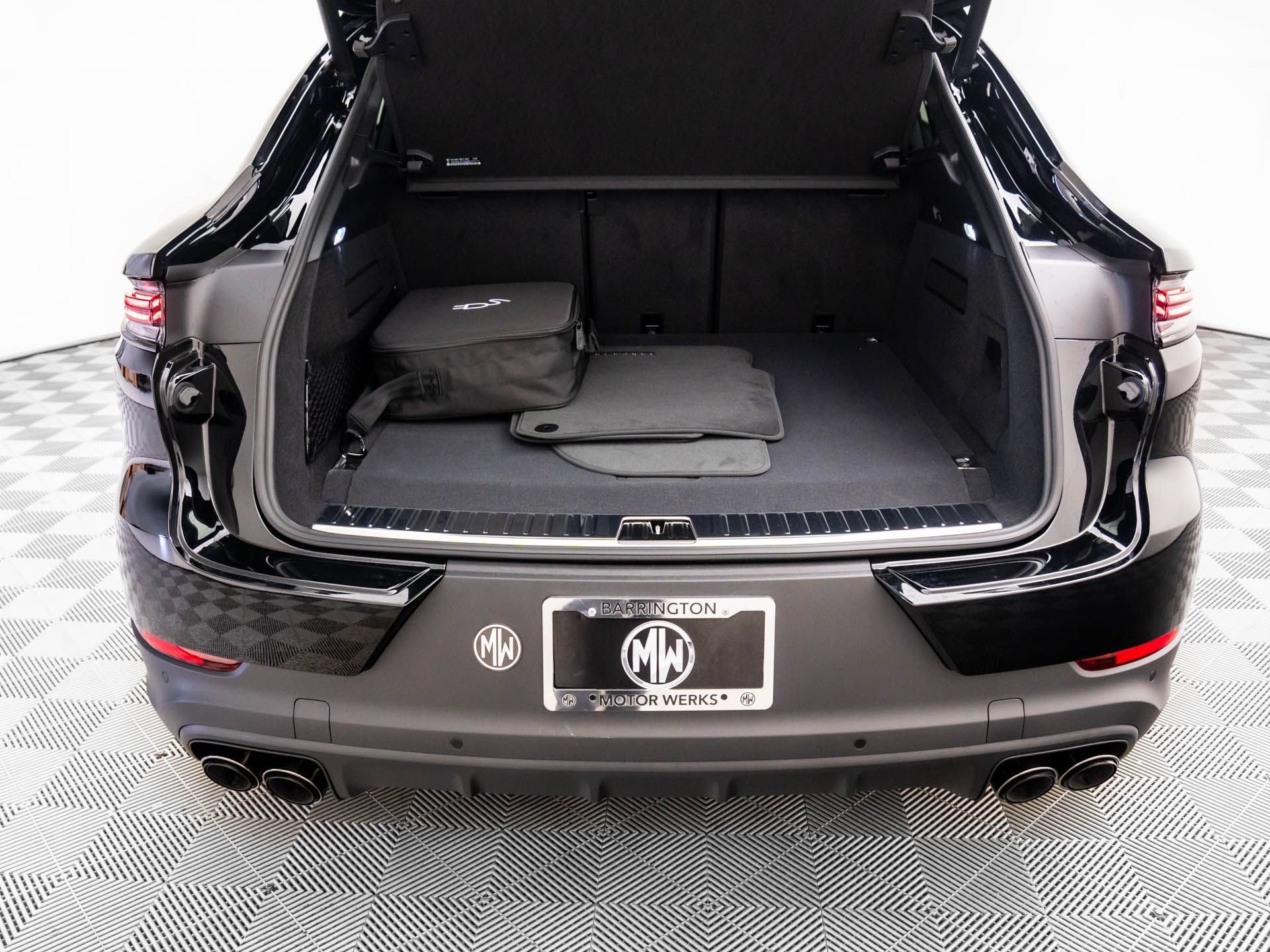 Certified 2025 Porsche Cayenne E-Hybrid Coupe AWD/4WD image 30