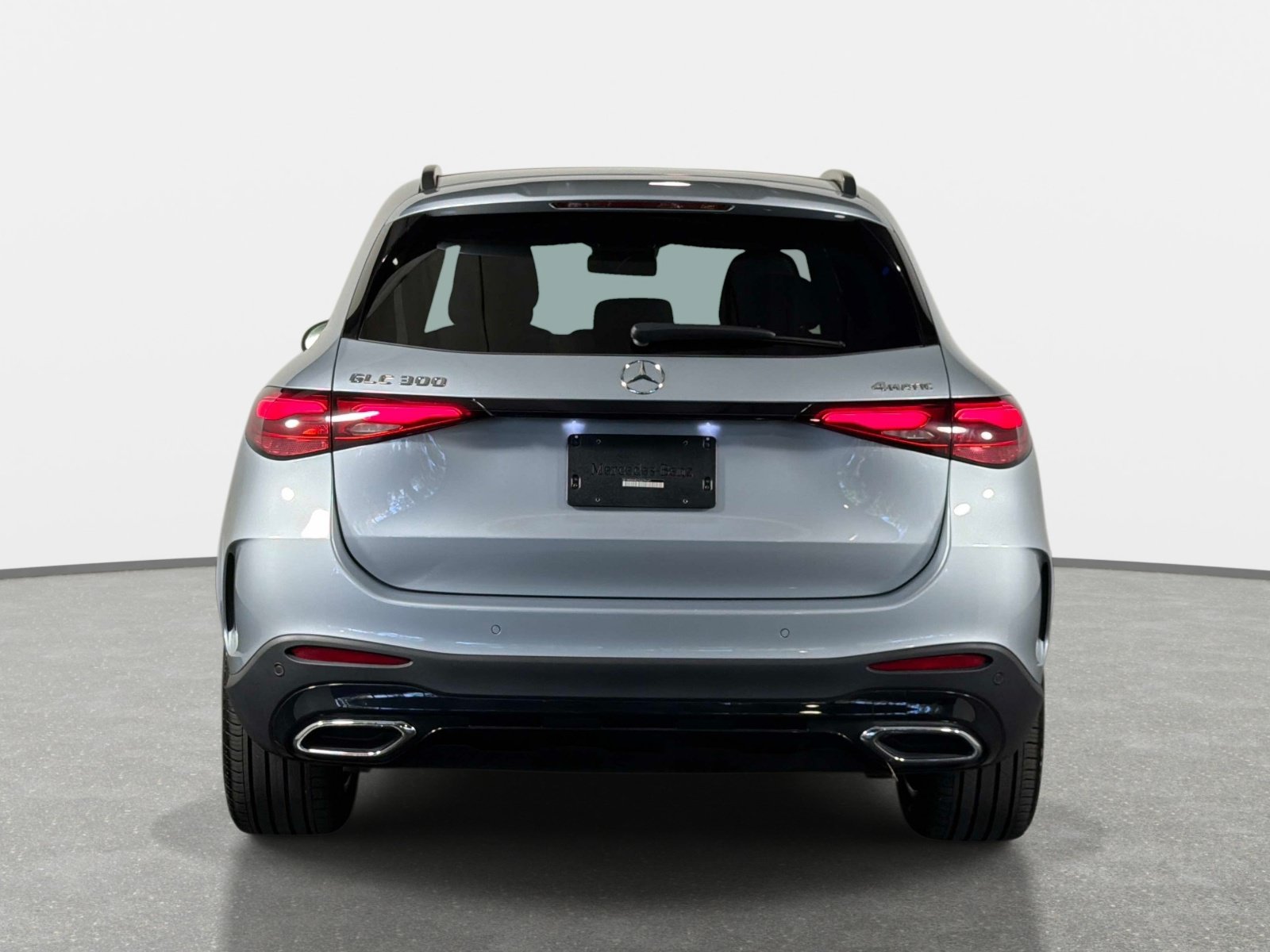 Used 2025 Mercedes-Benz GLC 300 4MATIC w/ AMG Line image 4