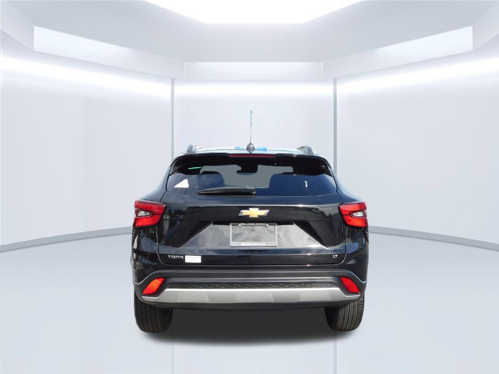 Used 2025 Chevrolet Trax LT FWD image 4