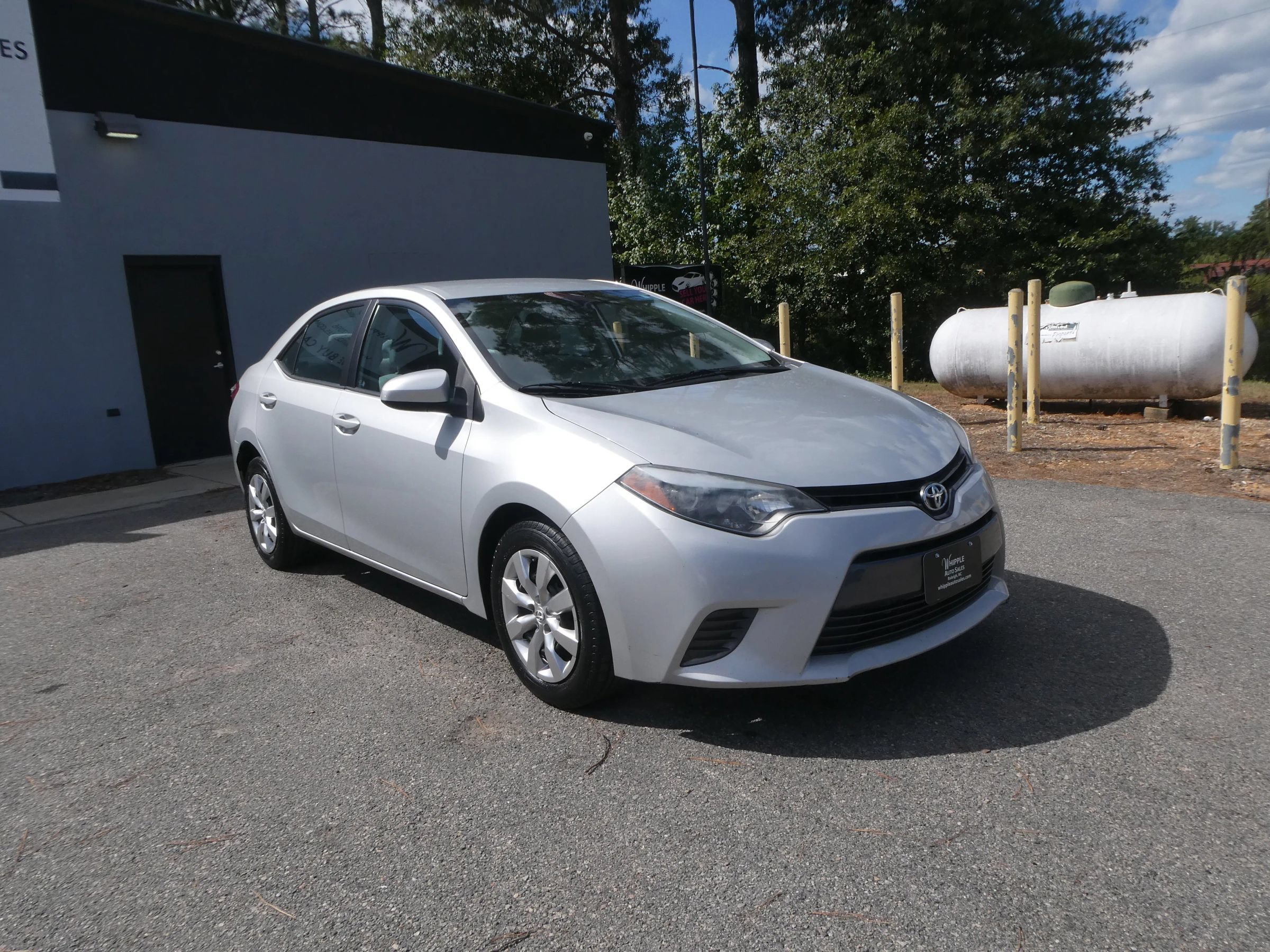 Used 2015 Toyota Corolla LE FWD image 3