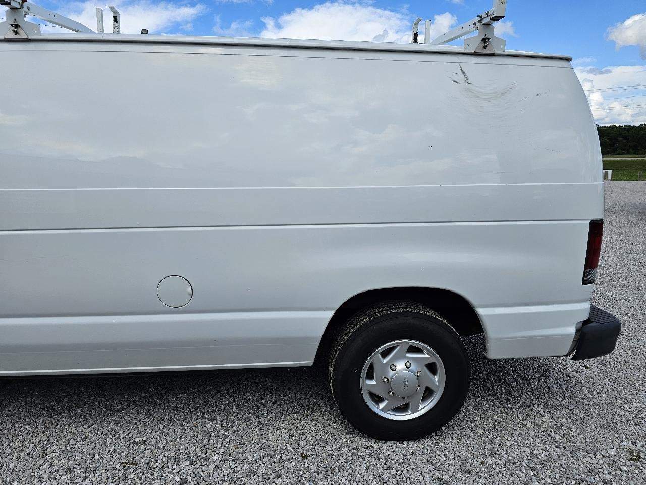 Used 2011 Ford E-150 and Econoline 150 w/ Commercial Cargo Van Pkg RWD image 6