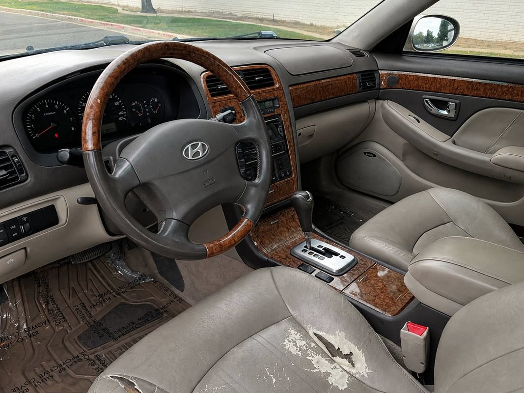 Used 2005 Hyundai XG350 L FWD image 10