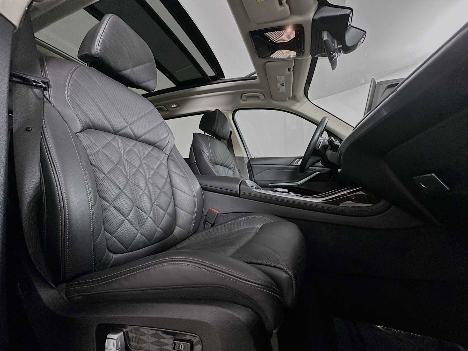Used 2024 BMW X7 xDrive40i w/ Premium Package image 28
