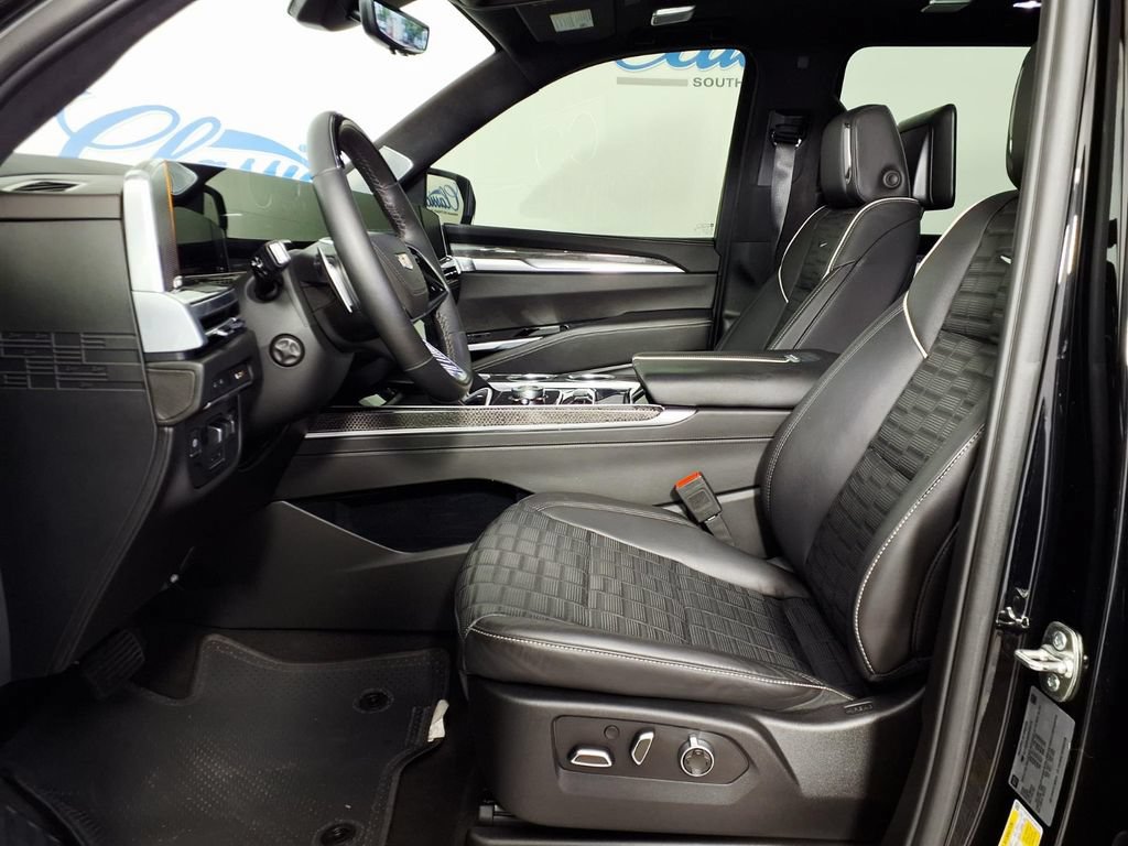 Used 2025 Cadillac Escalade ESV V AWD/4WD image 5