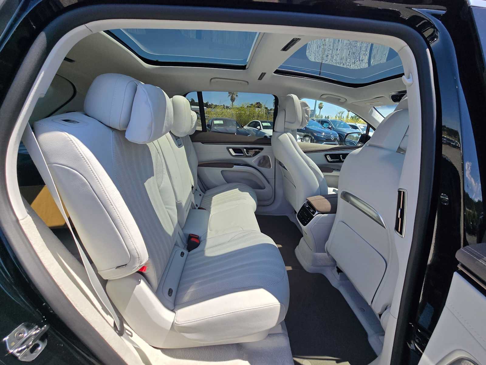 New 2026 Mercedes-Benz EQS 400 4MATIC SUV image 12