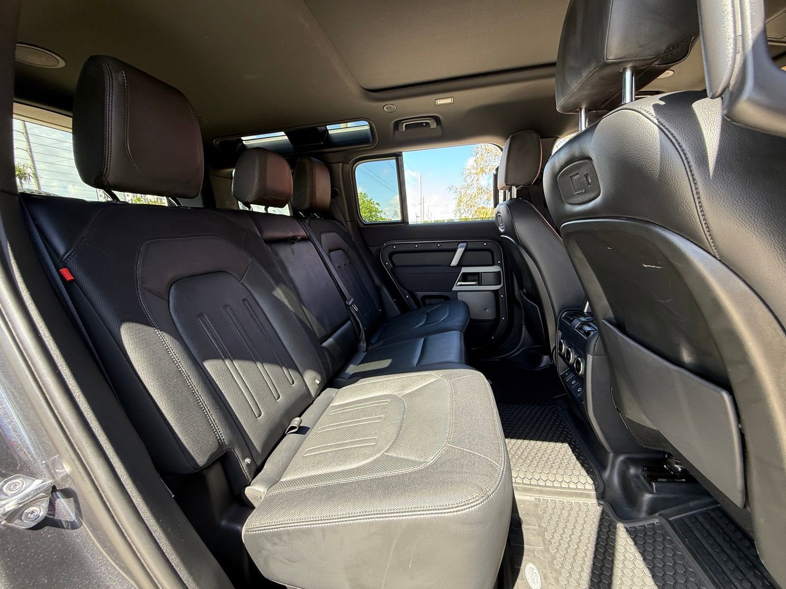 Used 2022 Land Rover Defender 110 X-Dynamic SE image 19