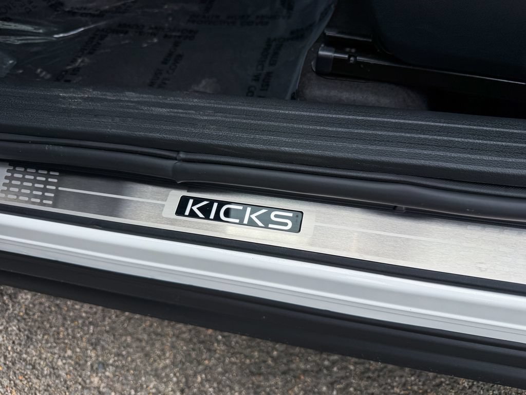 Certified 2025 Nissan Kicks SR w/ SR Premium Package AWD/4WD image 42