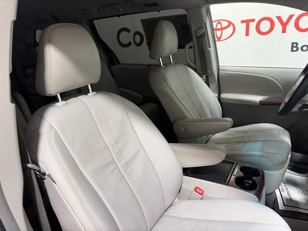 Used 2011 Toyota Sienna XLE w/ XLE Navigation Pkg FWD image 14