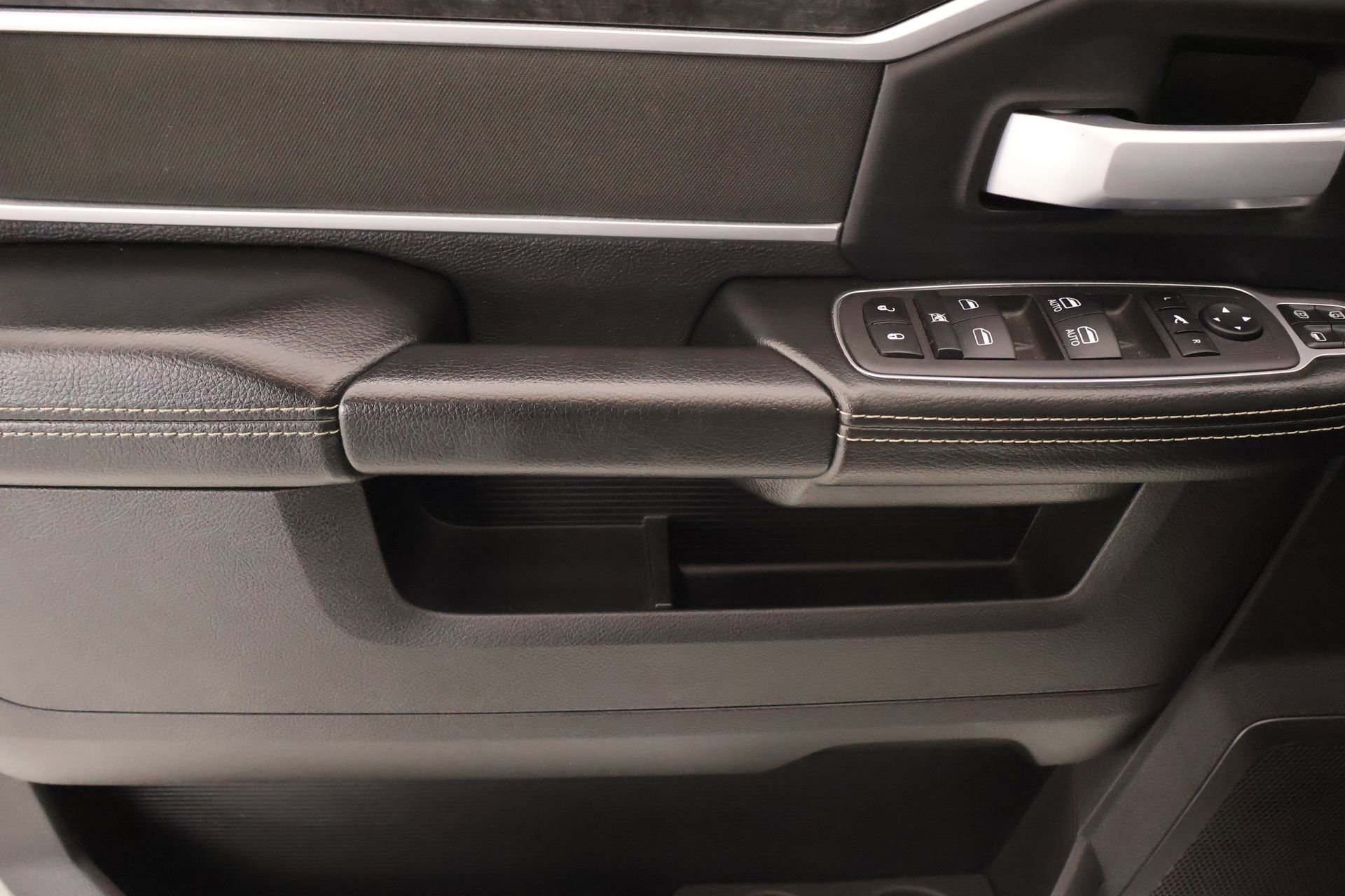 Used 2024 RAM 2500 Big Horn w/ Sport Appearance Package image 15