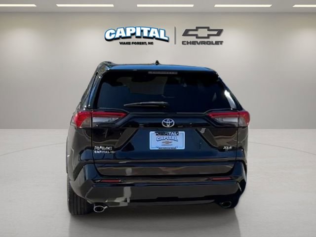 Used 2021 Toyota RAV4 XLE Premium image 4