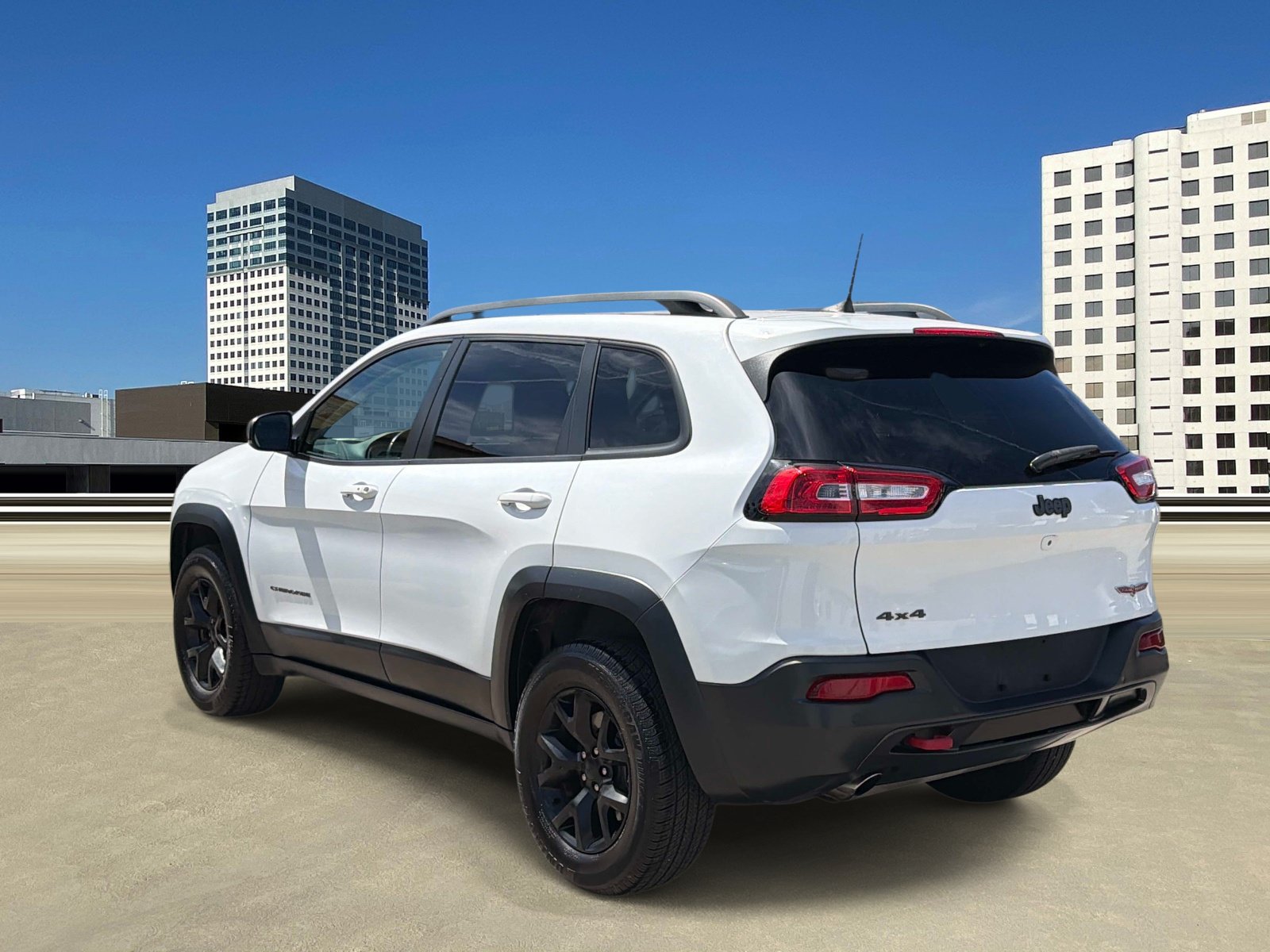 Used 2018 Jeep Cherokee Trailhawk AWD/4WD image 3