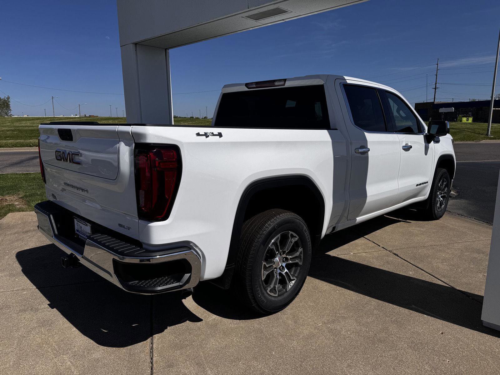 Used 2025 GMC Sierra 1500 SLT AWD/4WD image 2