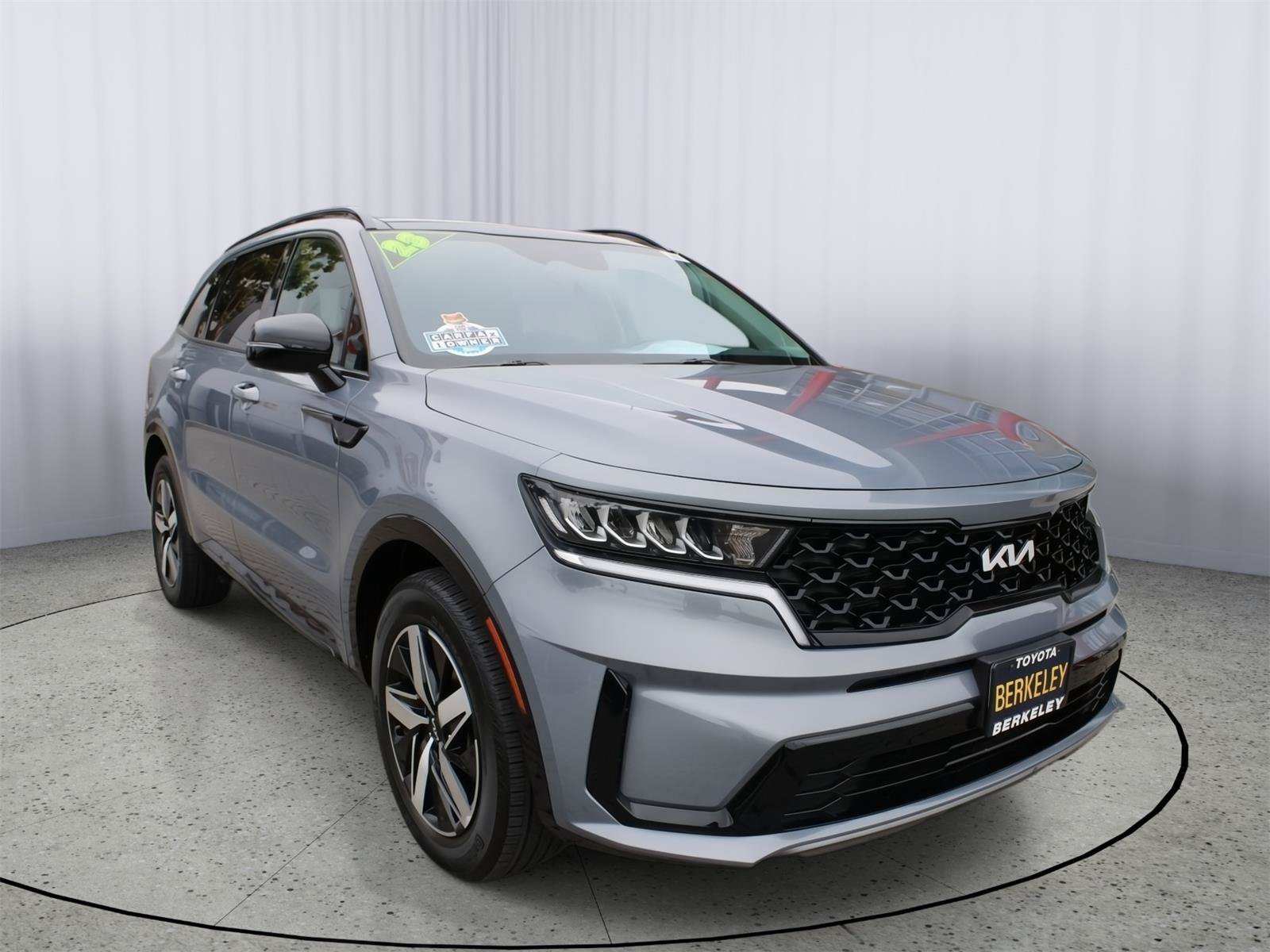 Used 2023 Kia Sorento S w/ Panoramic Sunroof Package