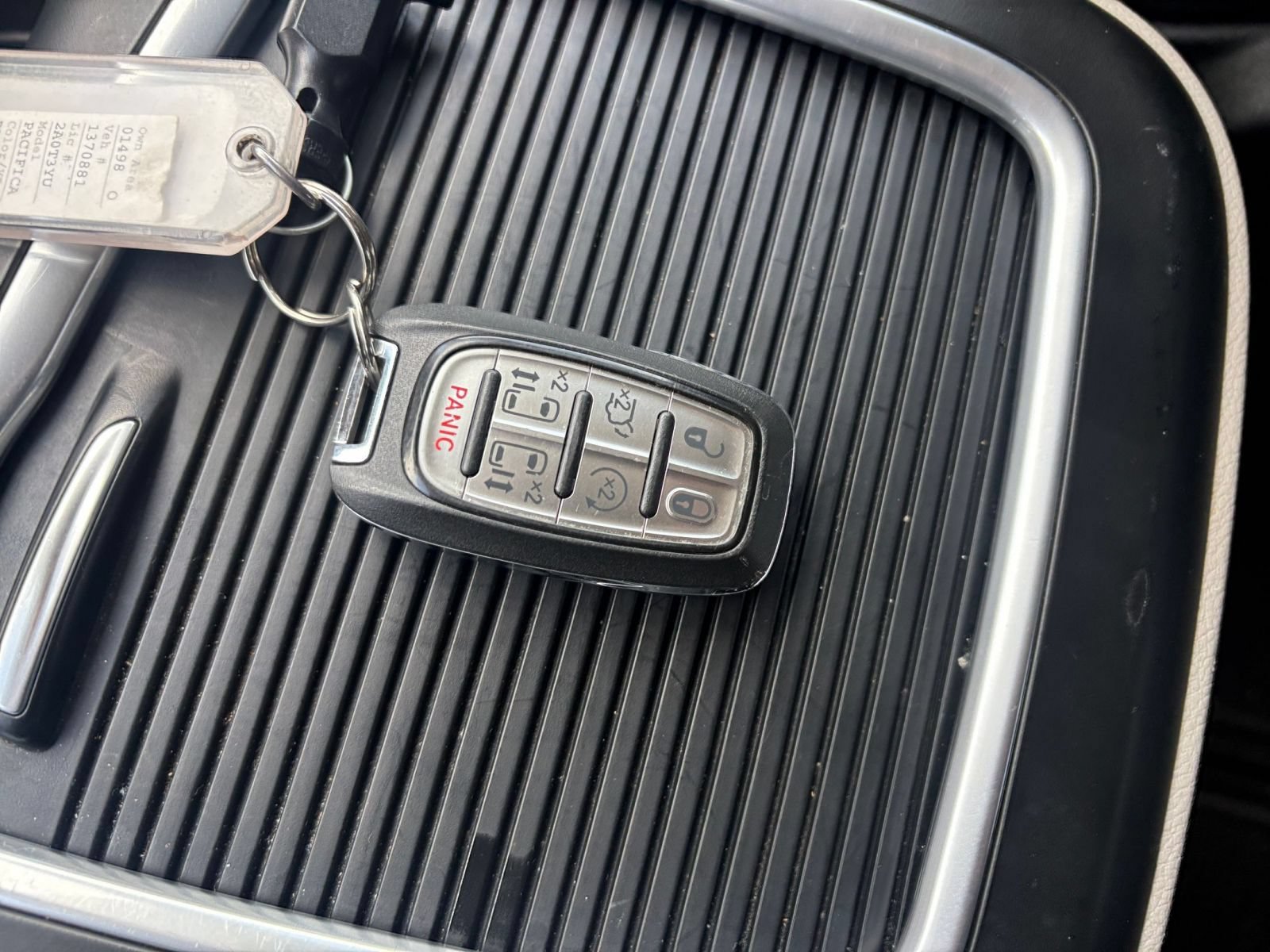 Used 2024 Chrysler Pacifica Touring-L FWD image 20