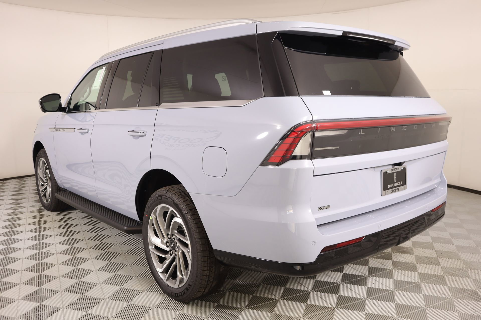 New 2026 Lincoln Navigator Premiere AWD/4WD image 24