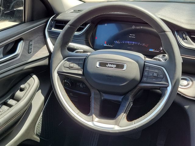 Used 2023 Jeep Grand Cherokee L Limited w/ Luxury Tech Group II AWD/4WD image 23