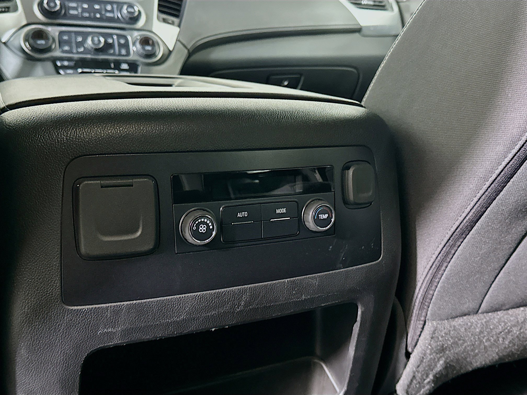 Used 2018 Chevrolet Tahoe LS w/ Enhanced Driver Alert Package RWD image 26