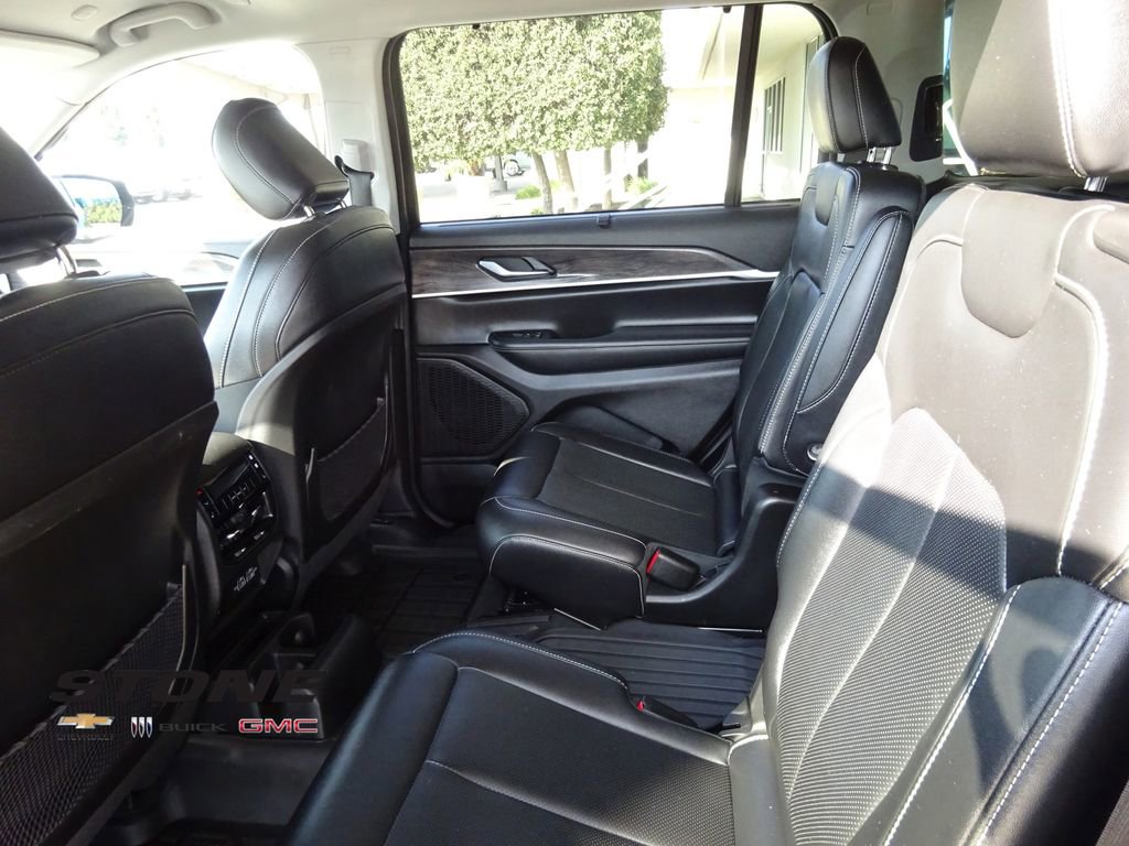 Used 2023 Jeep Grand Cherokee L Limited w/ Luxury Tech Group II image 20