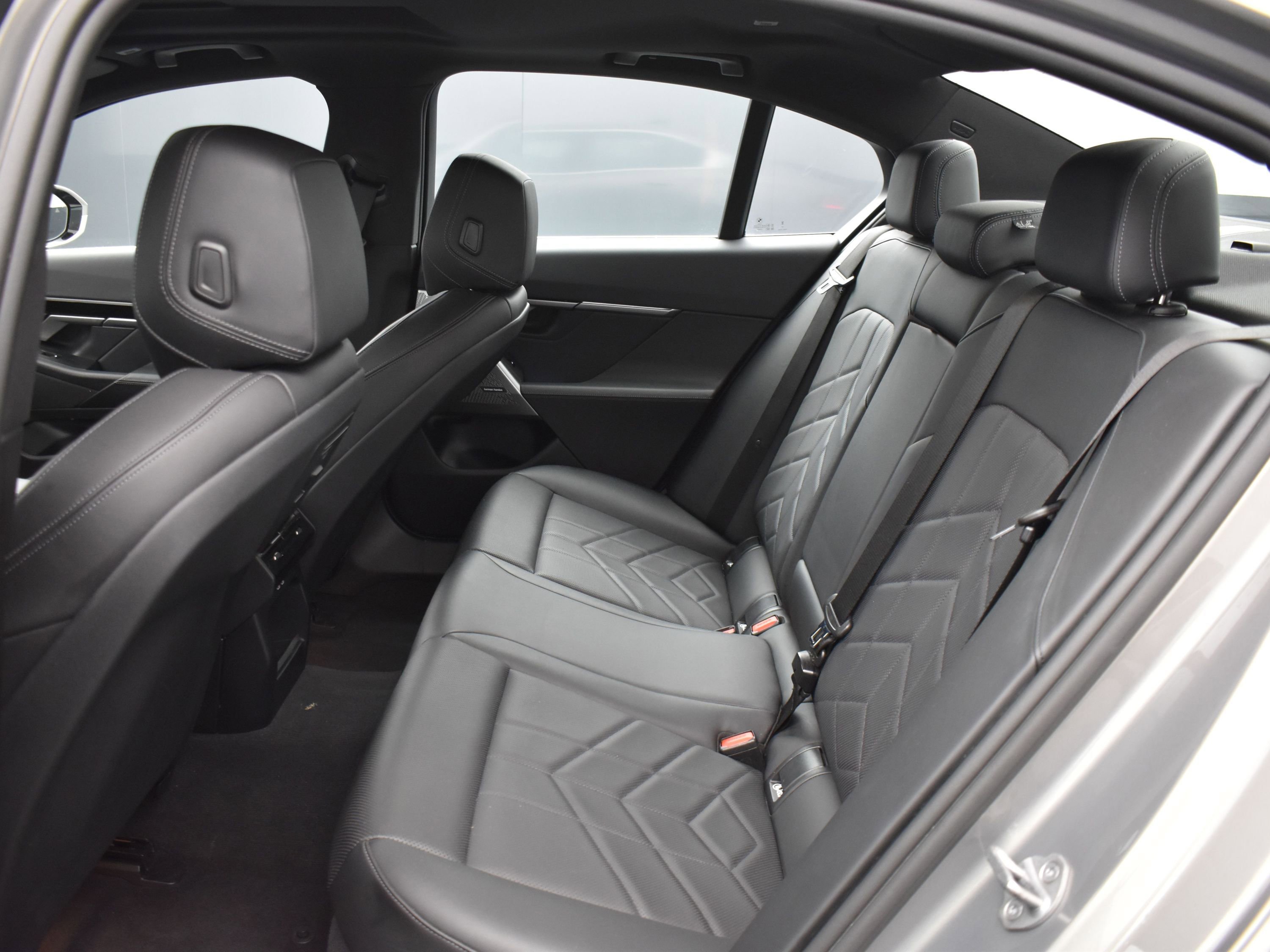 Used 2024 BMW 530i xDrive image 16