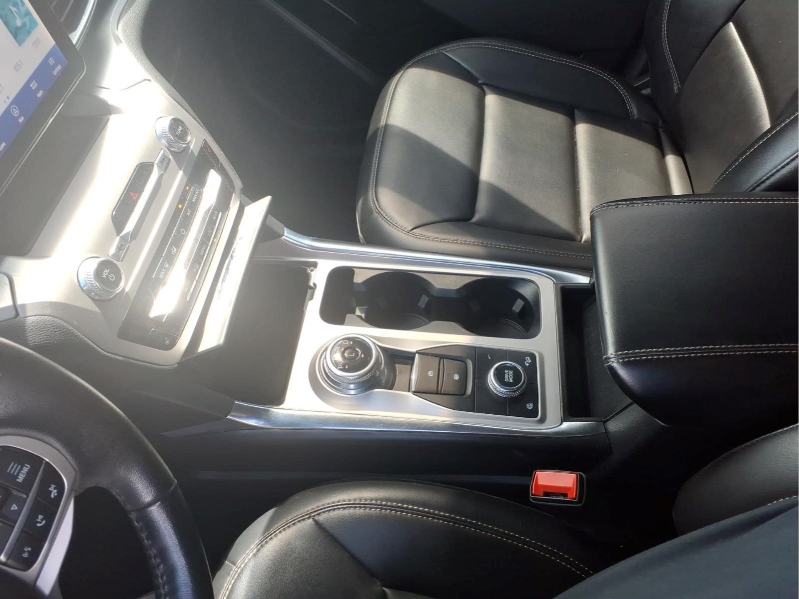 Used 2023 Ford Explorer XLT w/ Equipment Group 202A AWD/4WD image 14