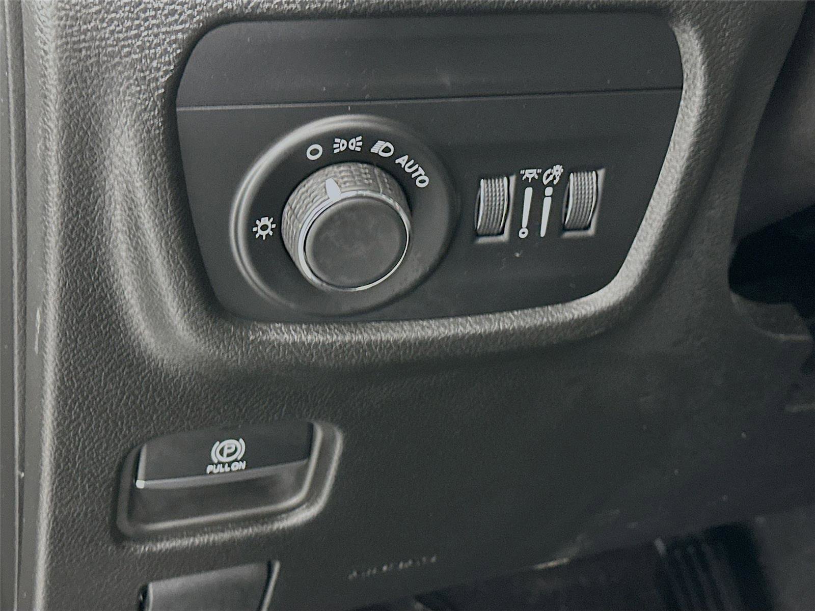 Used 2023 Jeep Grand Cherokee Laredo w/ Luxury Tech Group I image 14