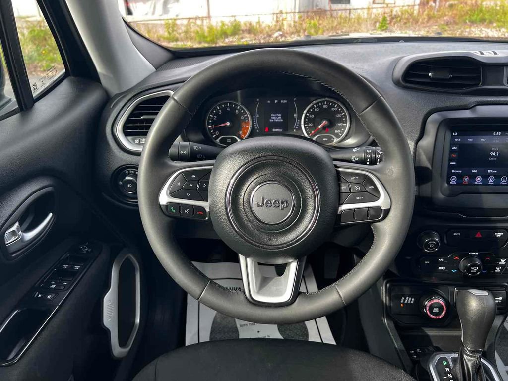 Used 2018 Jeep Renegade Latitude image 20