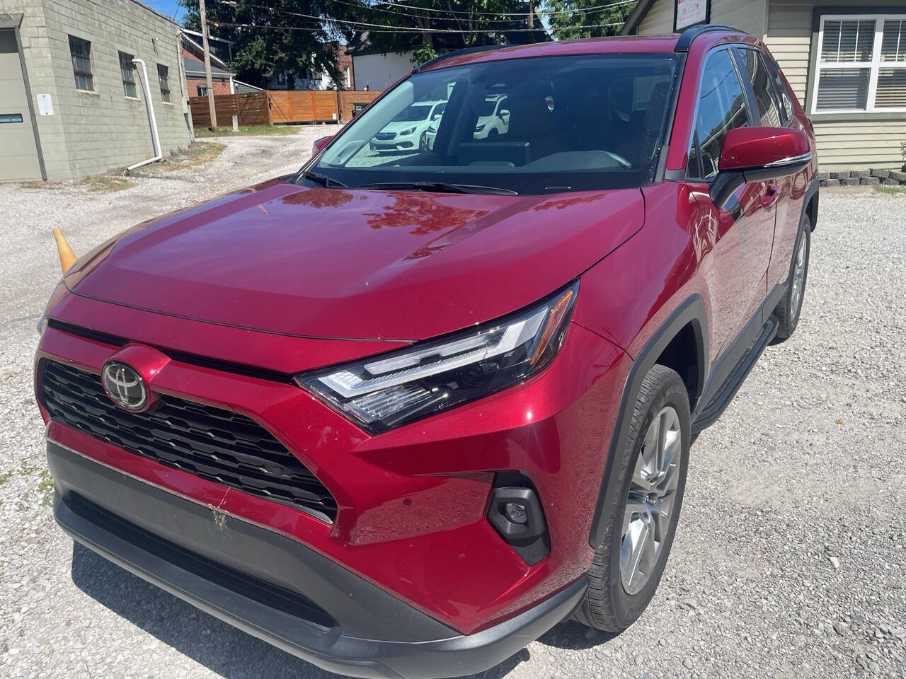 Used 2023 Toyota RAV4 XLE Premium image 1