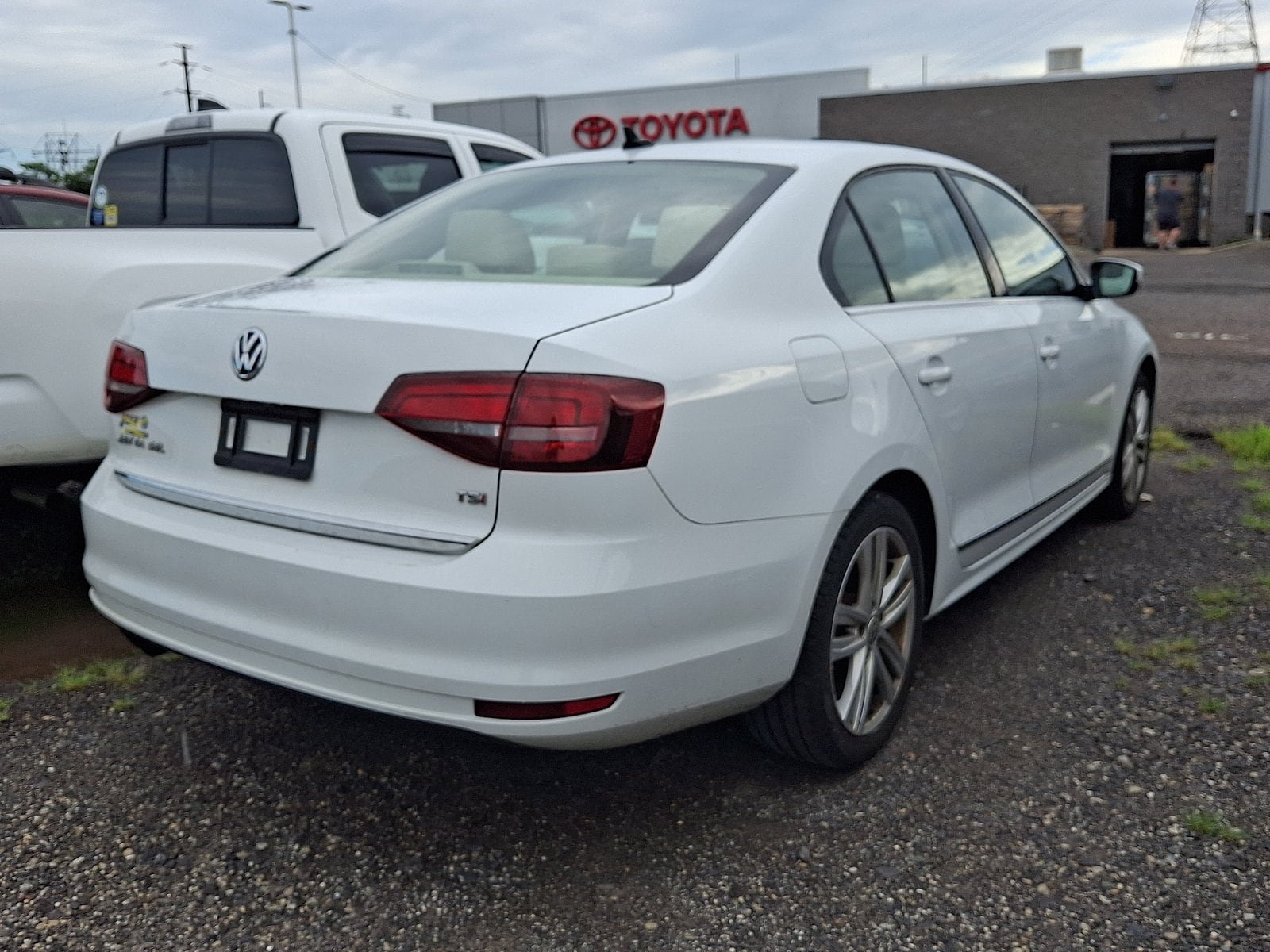Used 2017 Volkswagen Jetta SEL FWD image 4
