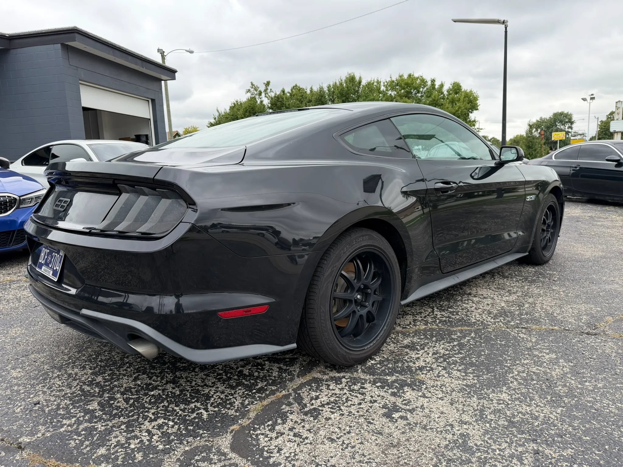 Used 2018 Ford Mustang Coupe RWD image 9