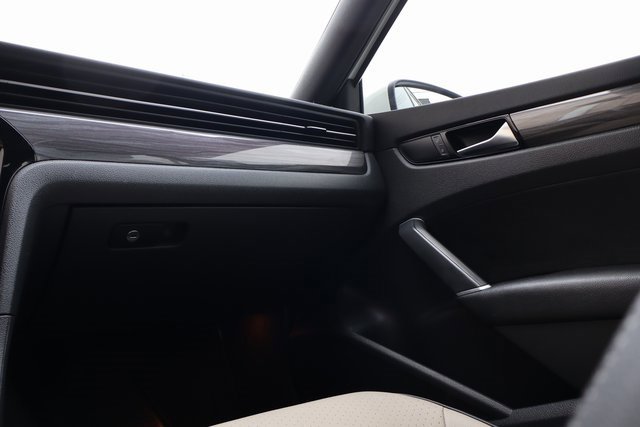 Used 2021 Volkswagen Passat 2.0T R-Line image 38