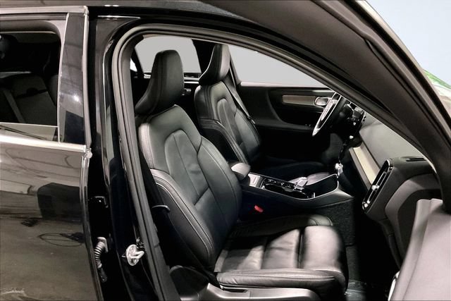 Certified 2023 Volvo XC40 B4 Plus w/ Driver Assist Package FWD image 10
