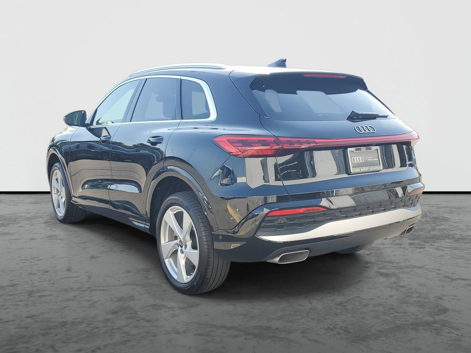 Used 2025 Audi Q5 Premium w/ Premium Plus AWD/4WD image 3