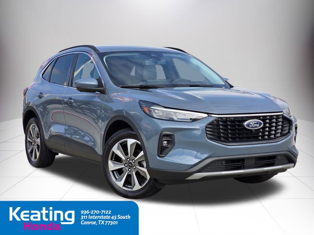 Used 2024 Ford Escape Platinum w/ Premium Technology Package image 3