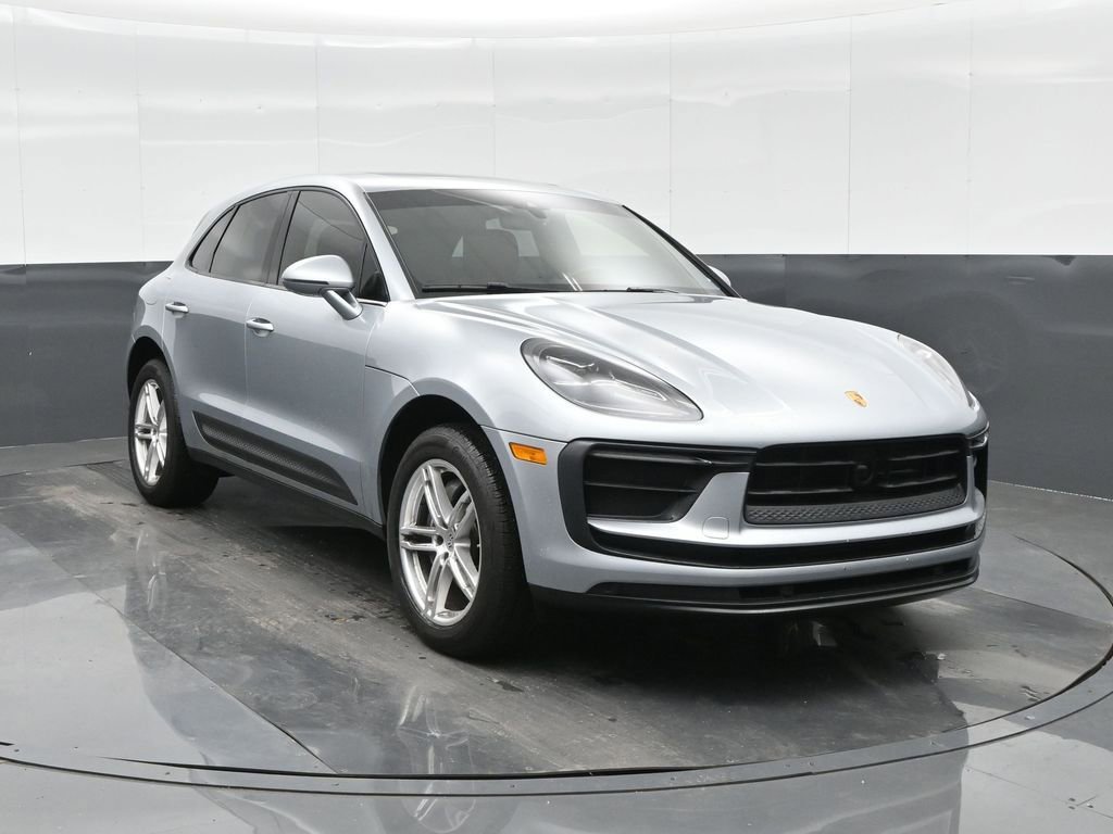 Certified 2022 Porsche Macan image 11