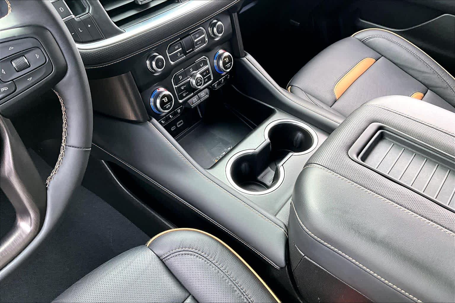 Used 2024 GMC Yukon AT4 AWD/4WD image 17