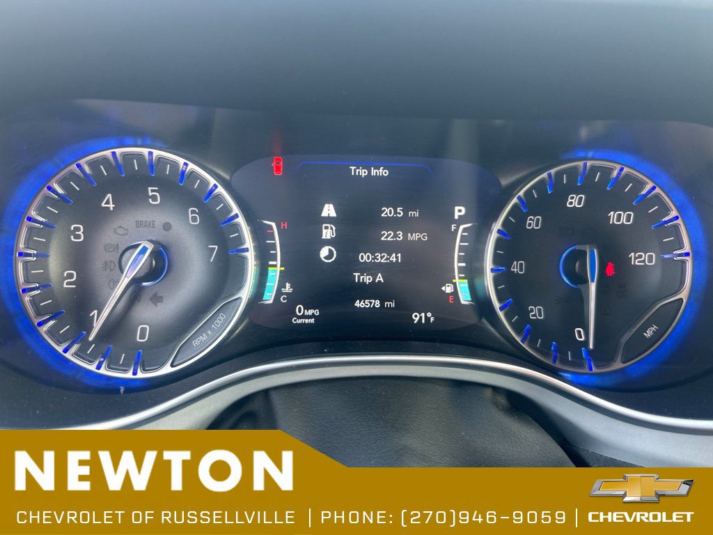 Used 2025 Chrysler Pacifica Limited FWD image 6