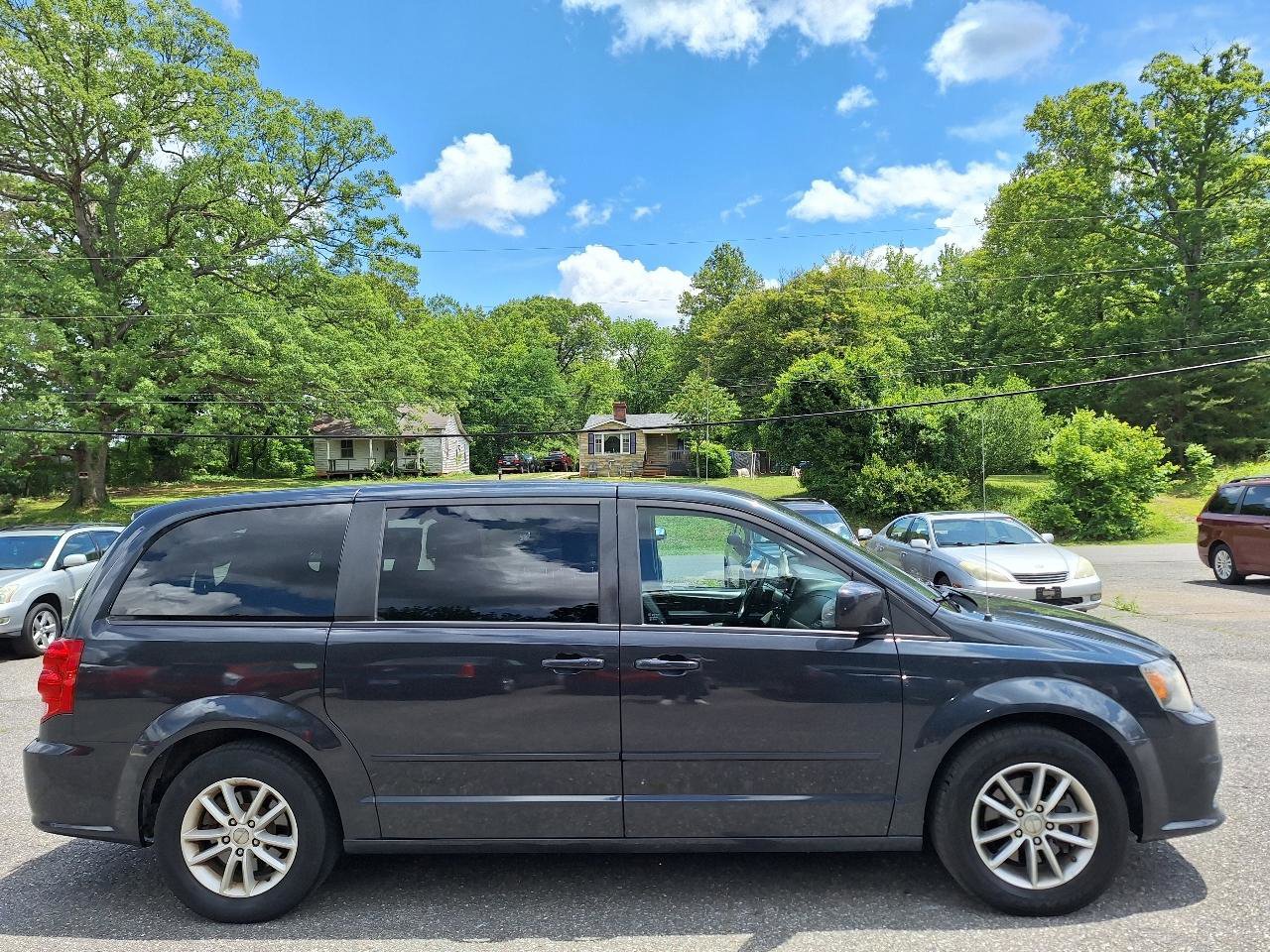 Used 2014 Dodge Grand Caravan R/T image 16