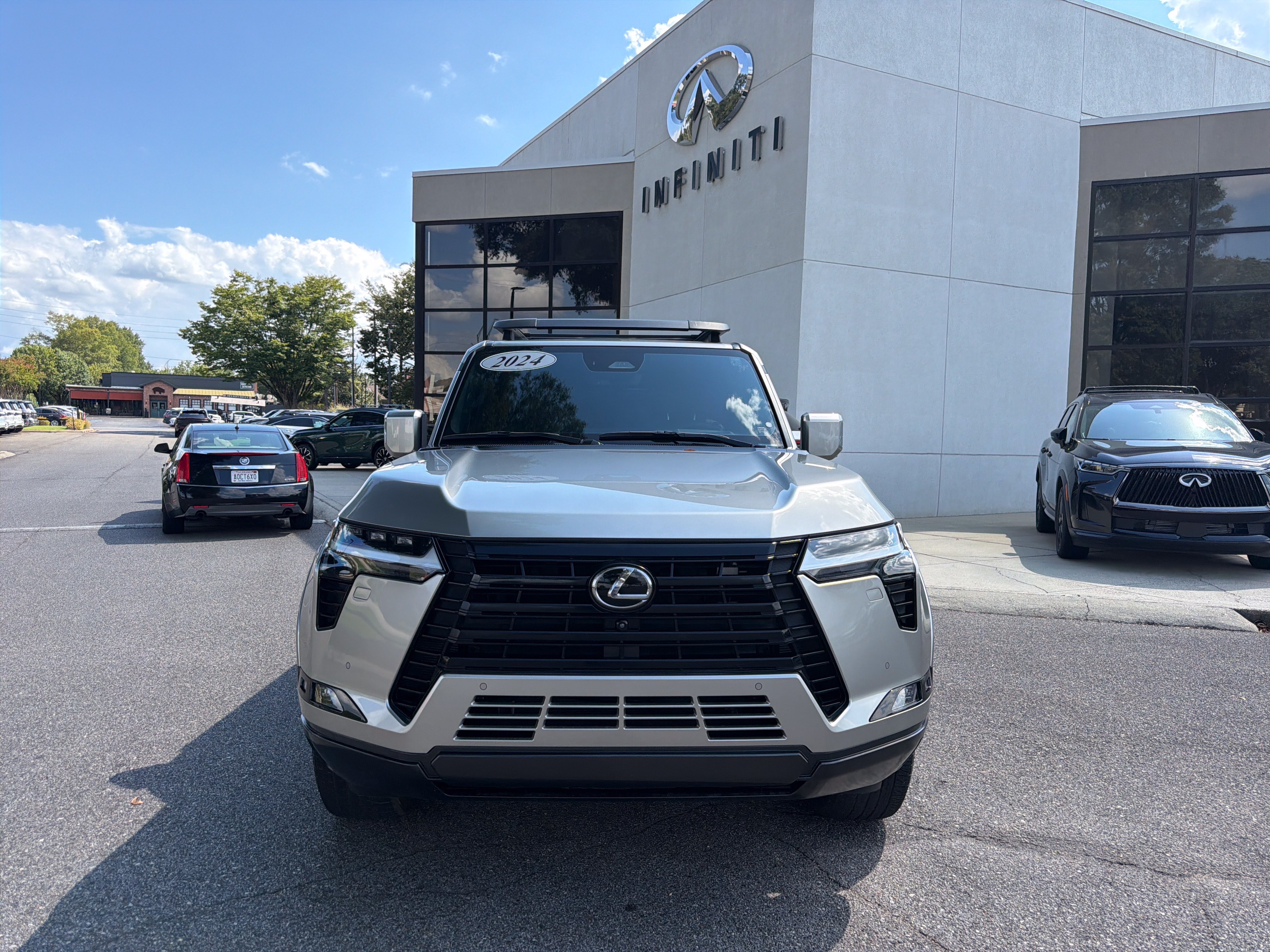 Used 2024 Lexus GX 550 w/ Accessory Package (31) AWD/4WD image 3