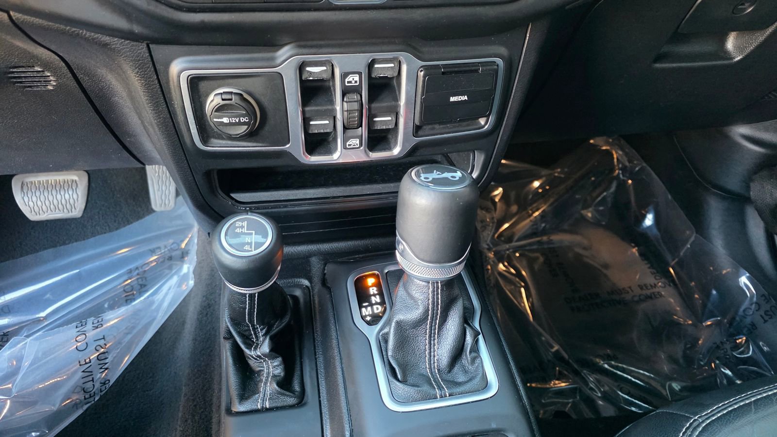 Used 2018 Jeep Wrangler Unlimited Sahara image 17