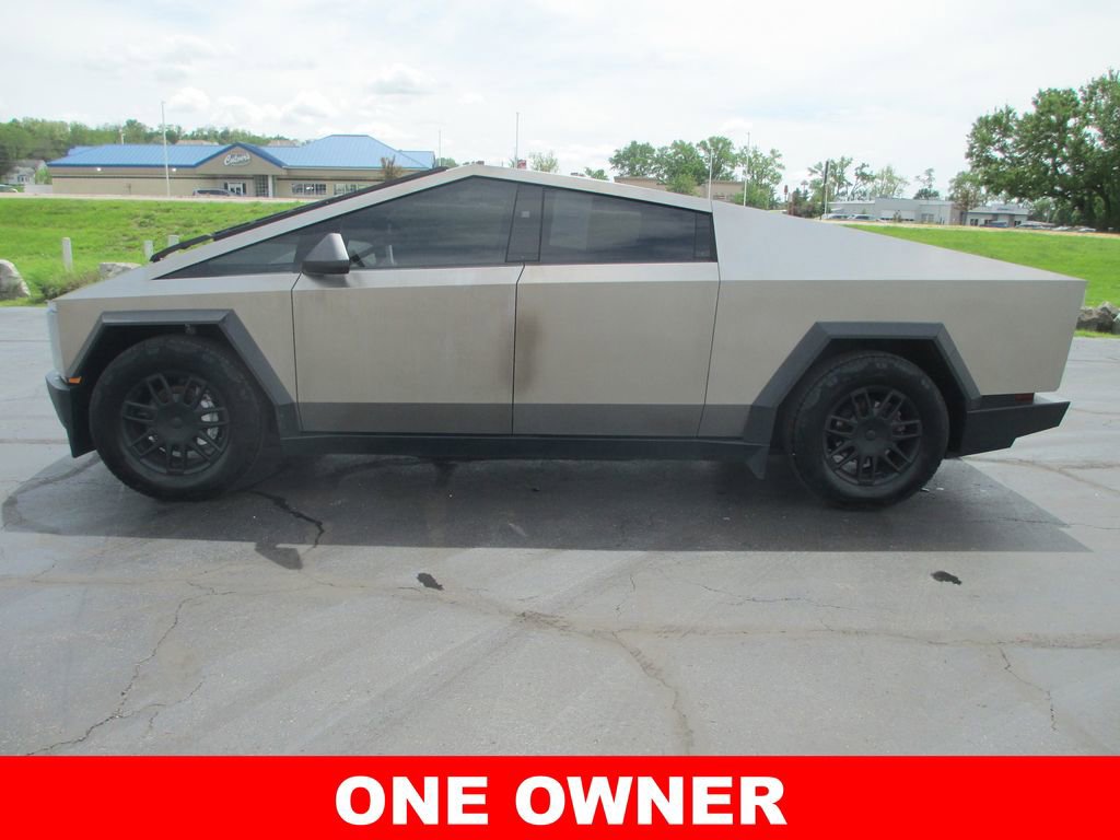 Used 2025 Tesla Cybertruck AWD Crew Cab image 7