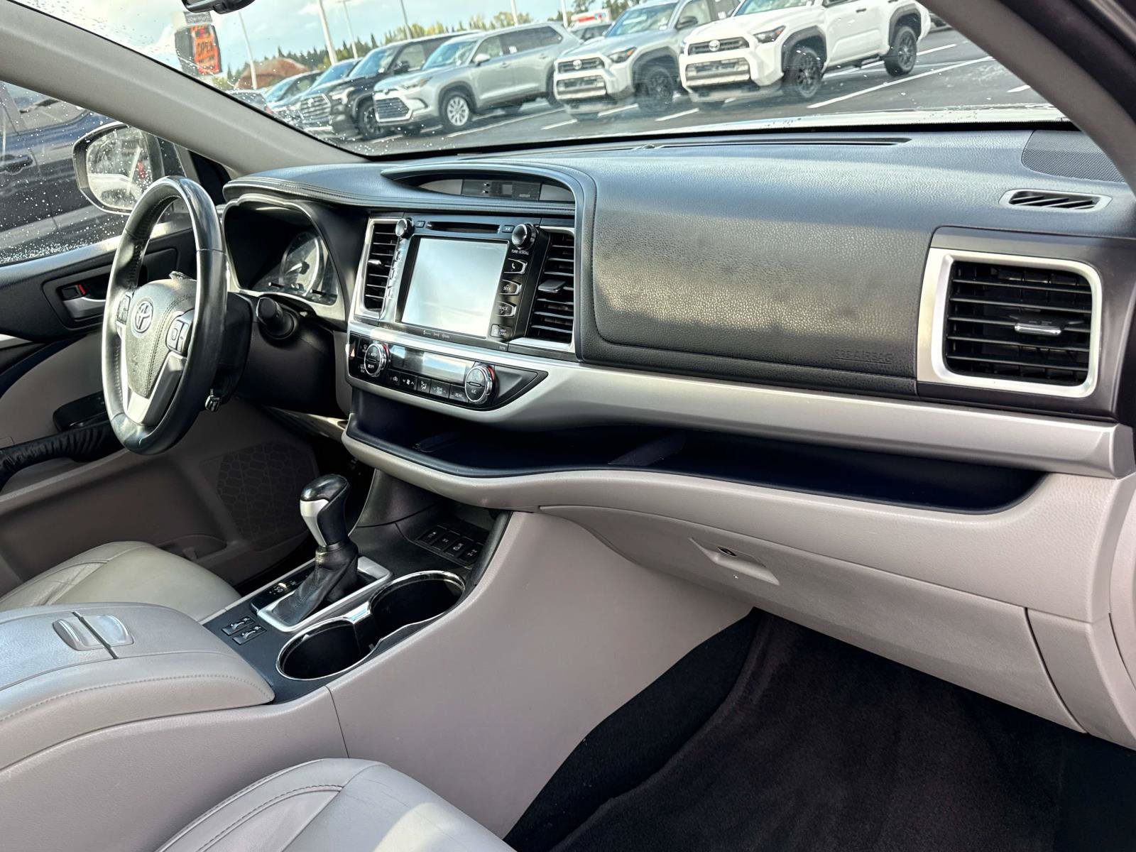 Used 2016 Toyota Highlander XLE w/ Four Season Floor Mat Package AWD/4WD image 21